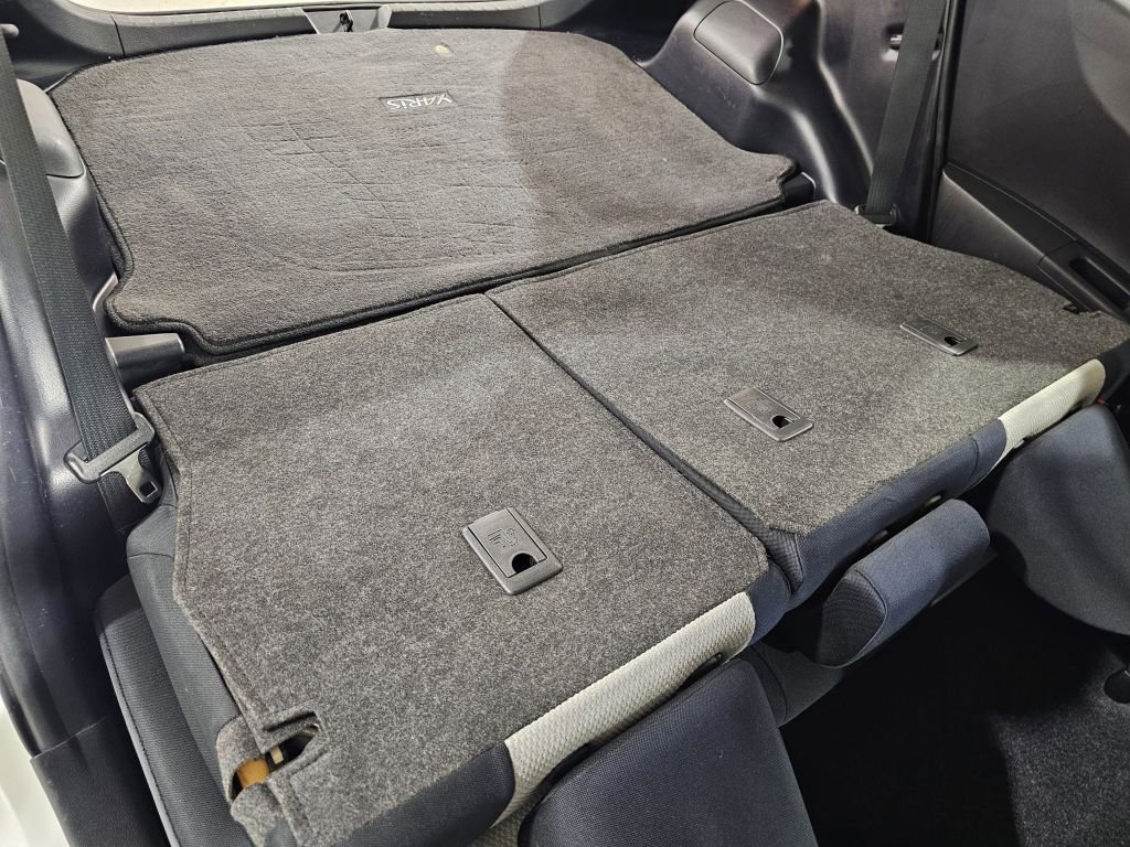 2012 Toyota Yaris LE photo 14