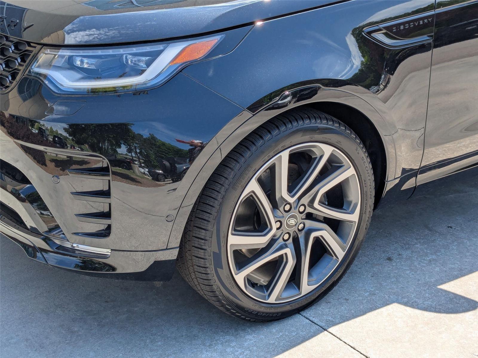 2025 Land Rover Discovery SE photo 8