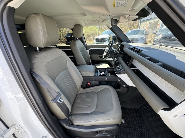 2020 Land Rover Defender 110 SE photo 12