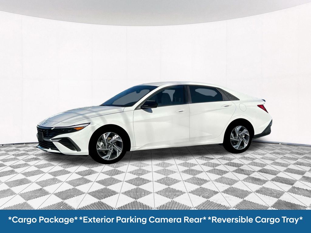 2025 Hyundai Elantra SEL Sport photo 2