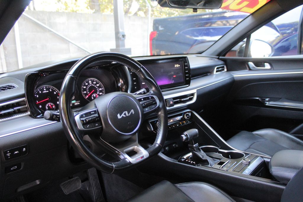2022 Kia K5 GT-Line photo 10