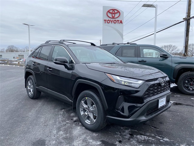 2025 Toyota RAV4 XLE's photo