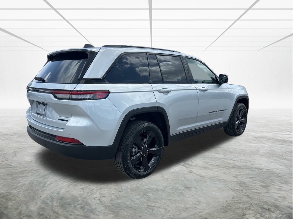 2025 Jeep Grand Cherokee Limited photo 2