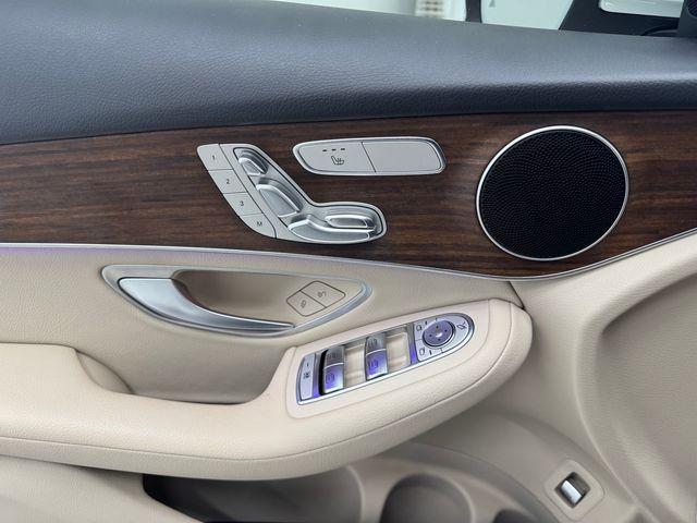 2022 Mercedes Benz GLC 300 photo 27
