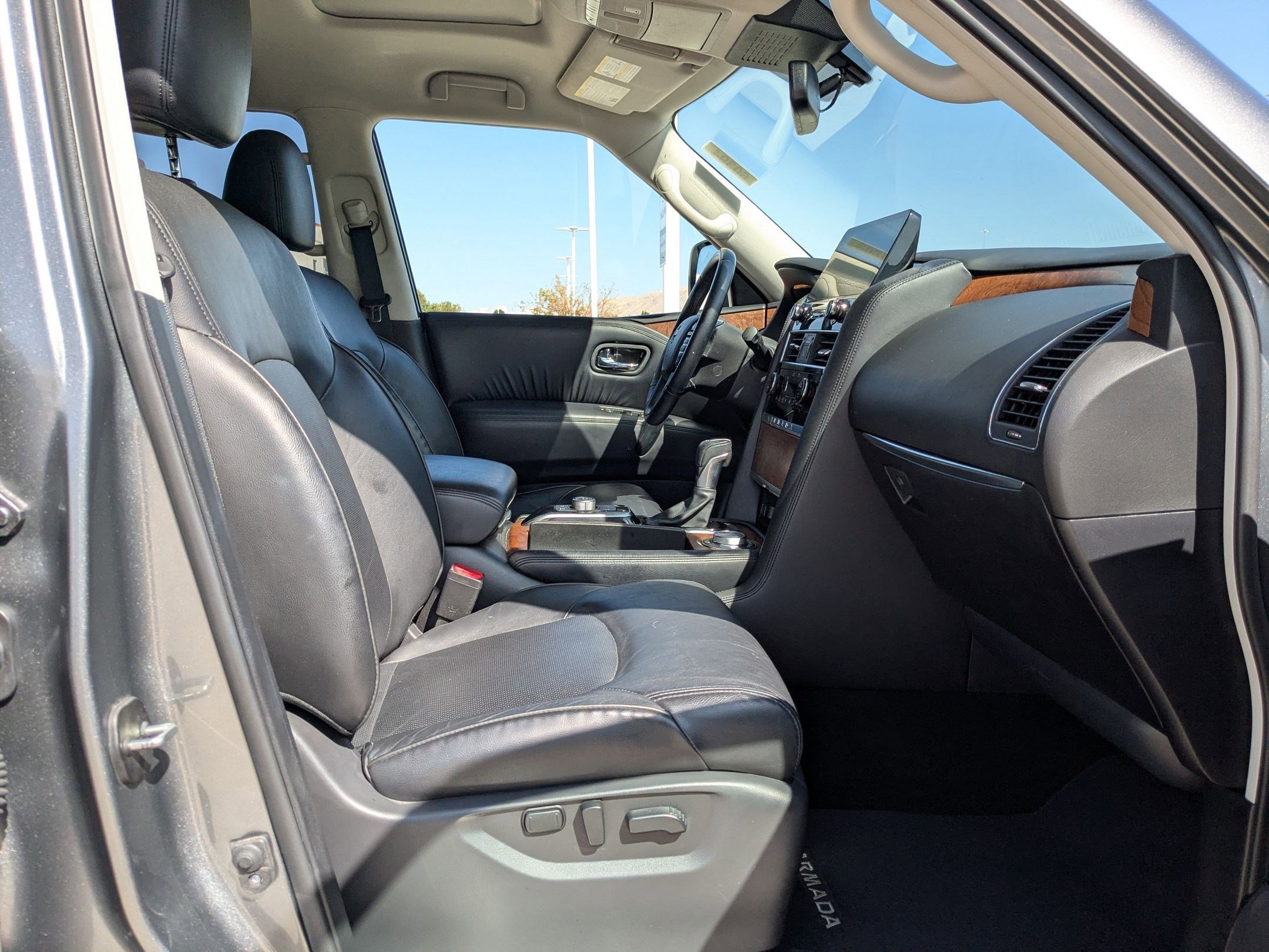 2024 Nissan Armada SL photo 22