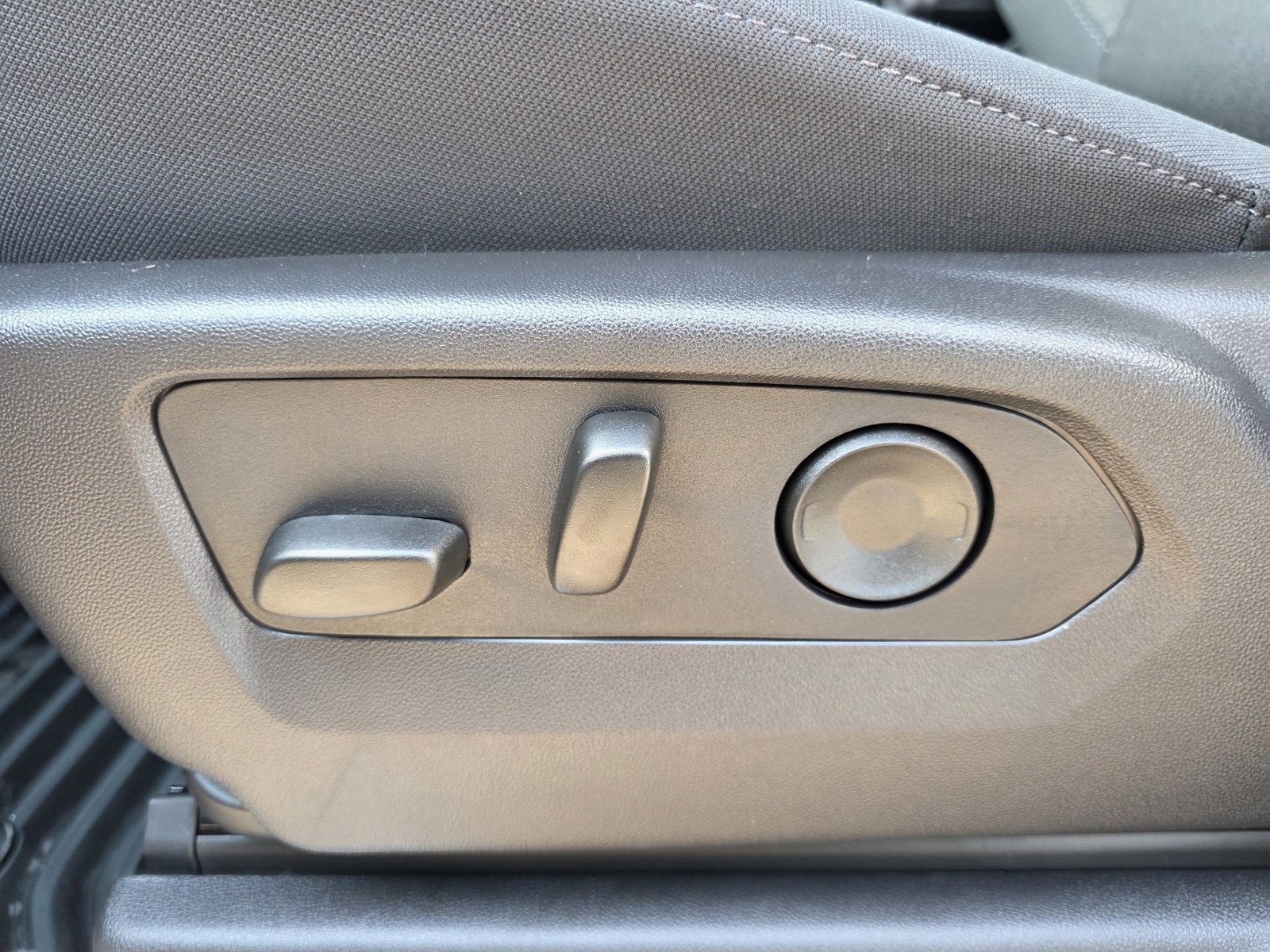 2025 Chevrolet Silverado 1500 LT photo 21