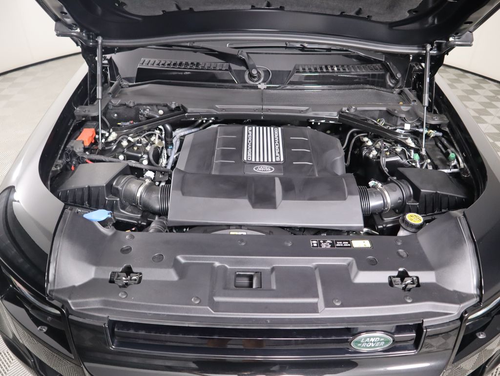 2025 Land Rover Defender 130 V8 photo 27