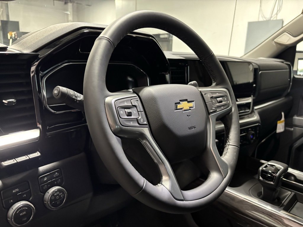 2025 Chevrolet Silverado 1500 LTZ photo 9