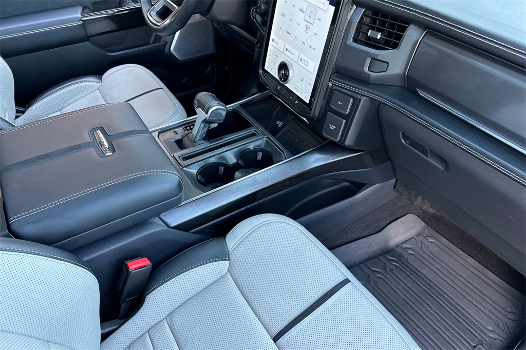 2024 Ford F-150 Lightning Platinum photo 15