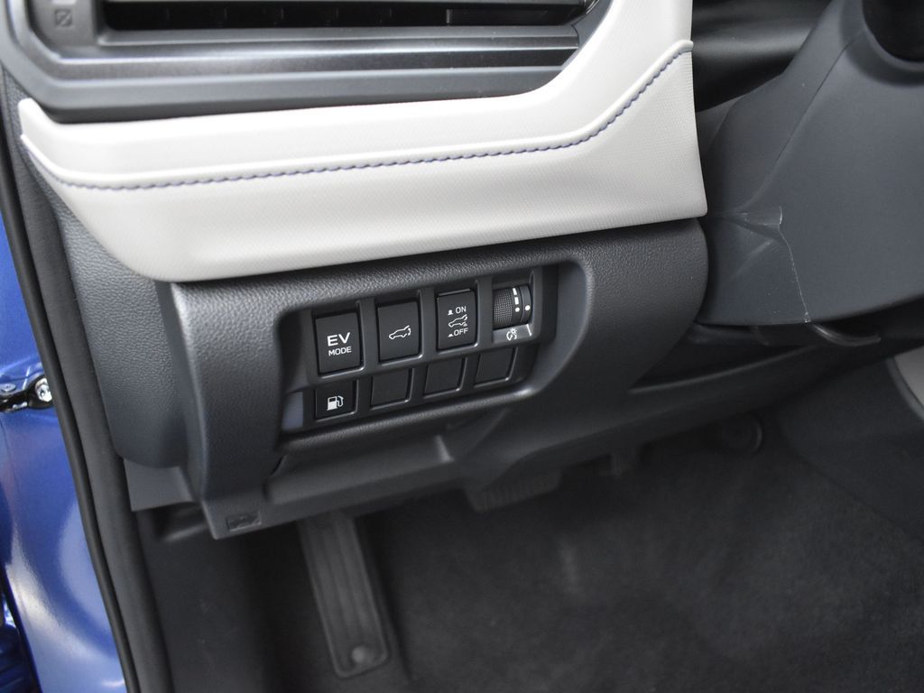 2025 Subaru Forester Premium photo 8
