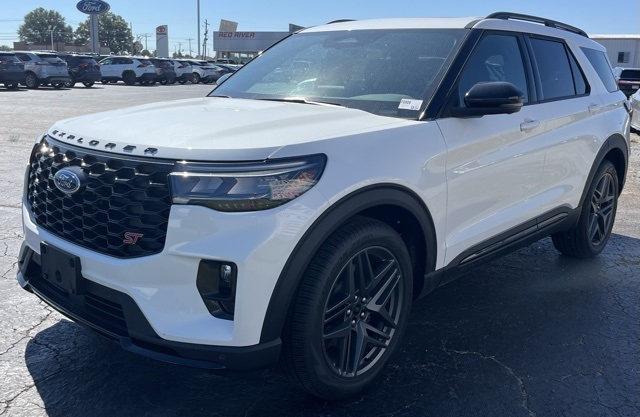 2025 Ford Explorer ST photo 3