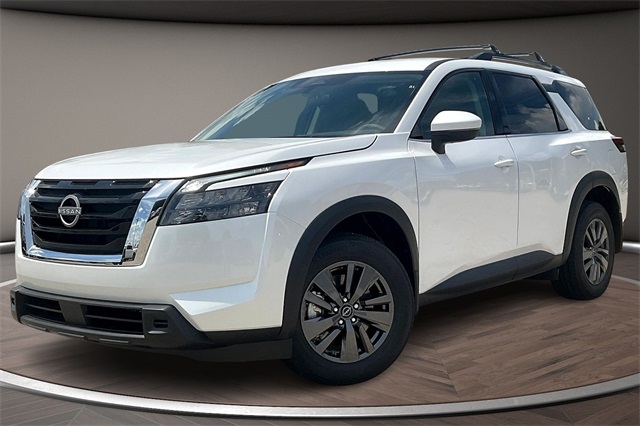 2025 Nissan Pathfinder SV's photo