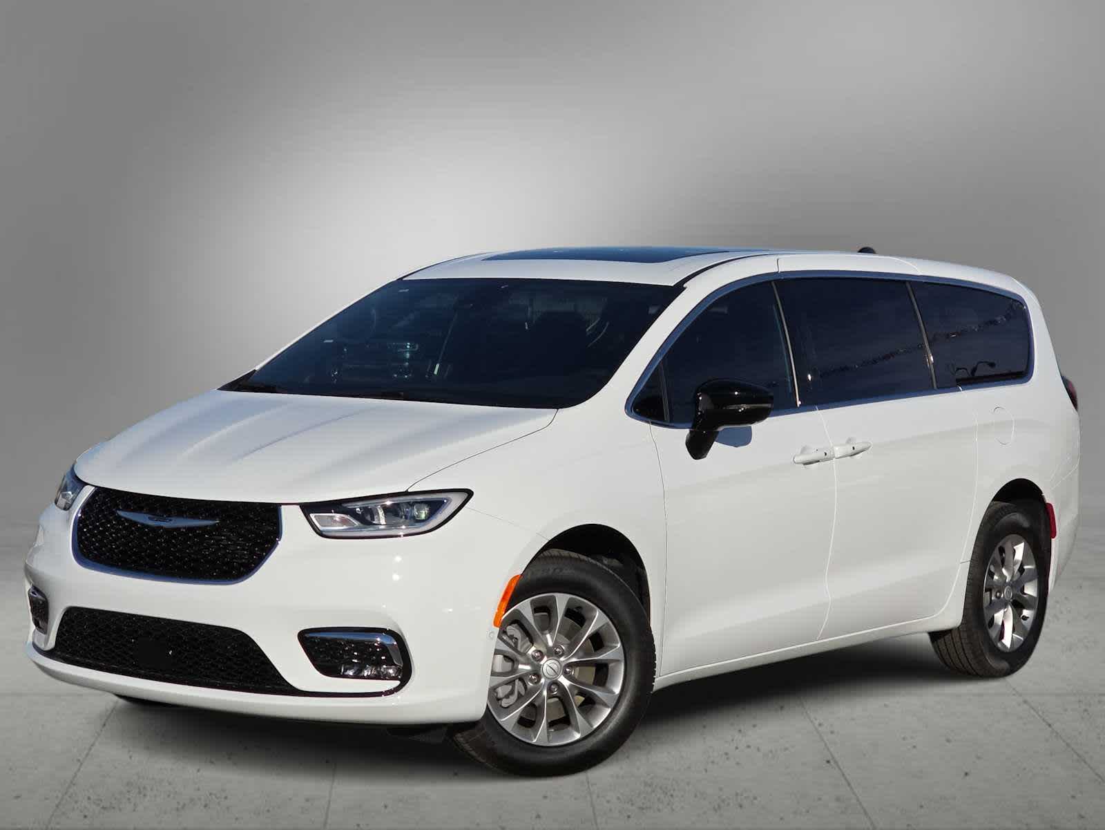 2026 Chrysler Pacifica Select's photo
