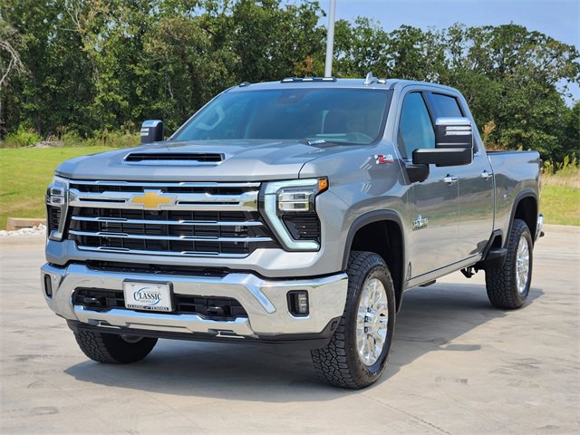 2025 Chevrolet Silverado 2500HD LTZ photo 2