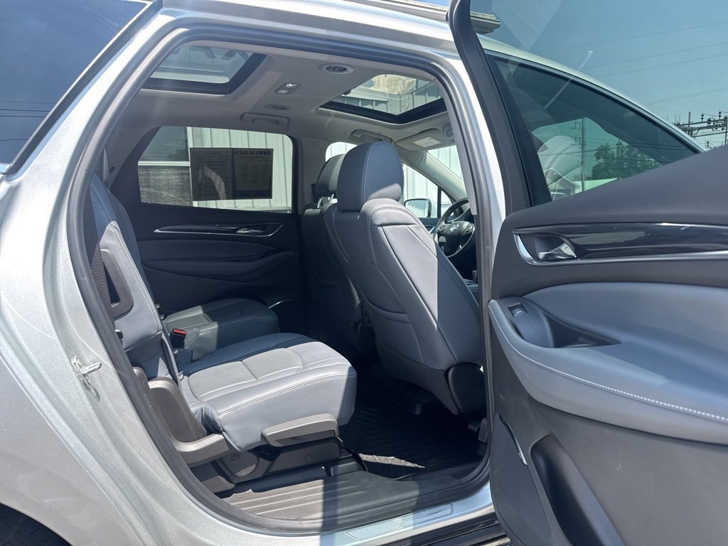 2021 Buick Enclave Essence photo 19