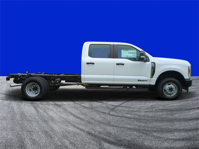 2026 Ford F-350 photo 2