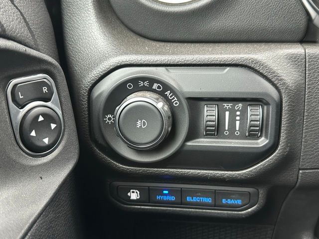 2022 Jeep Wrangler Unlimited Sahara 4xe photo 16