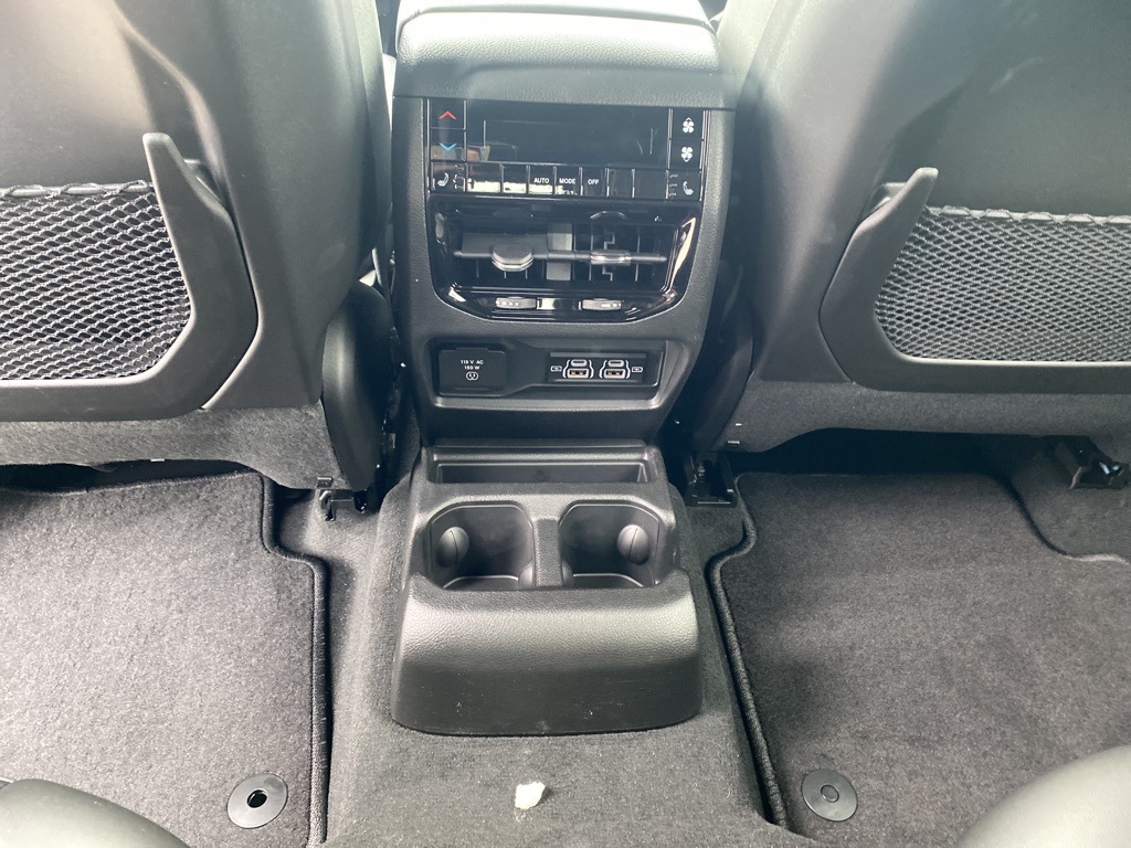 2025 Jeep Grand Cherokee Limited photo 17