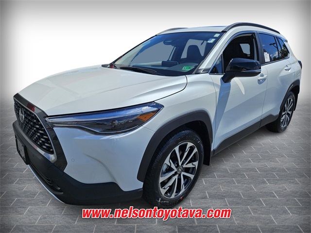 2025 Toyota Corolla Cross XLE photo 3
