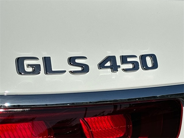 2025 Mercedes Benz GLS 450 4MATIC photo 4