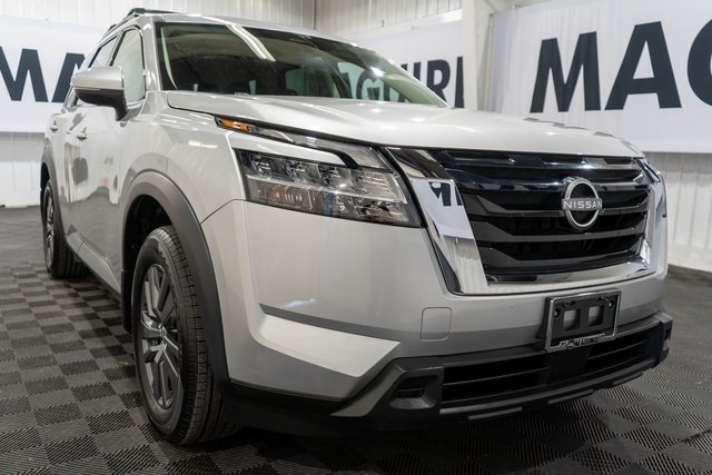 2022 Nissan Pathfinder SV photo 4
