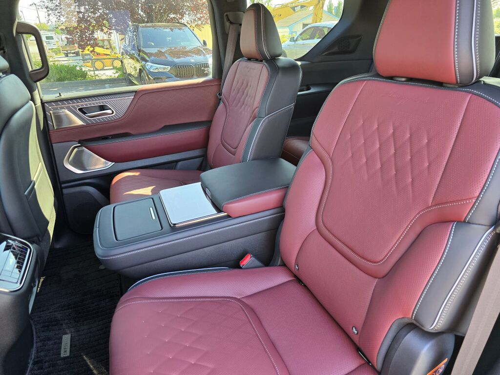 2026 Infiniti QX80 photo 16