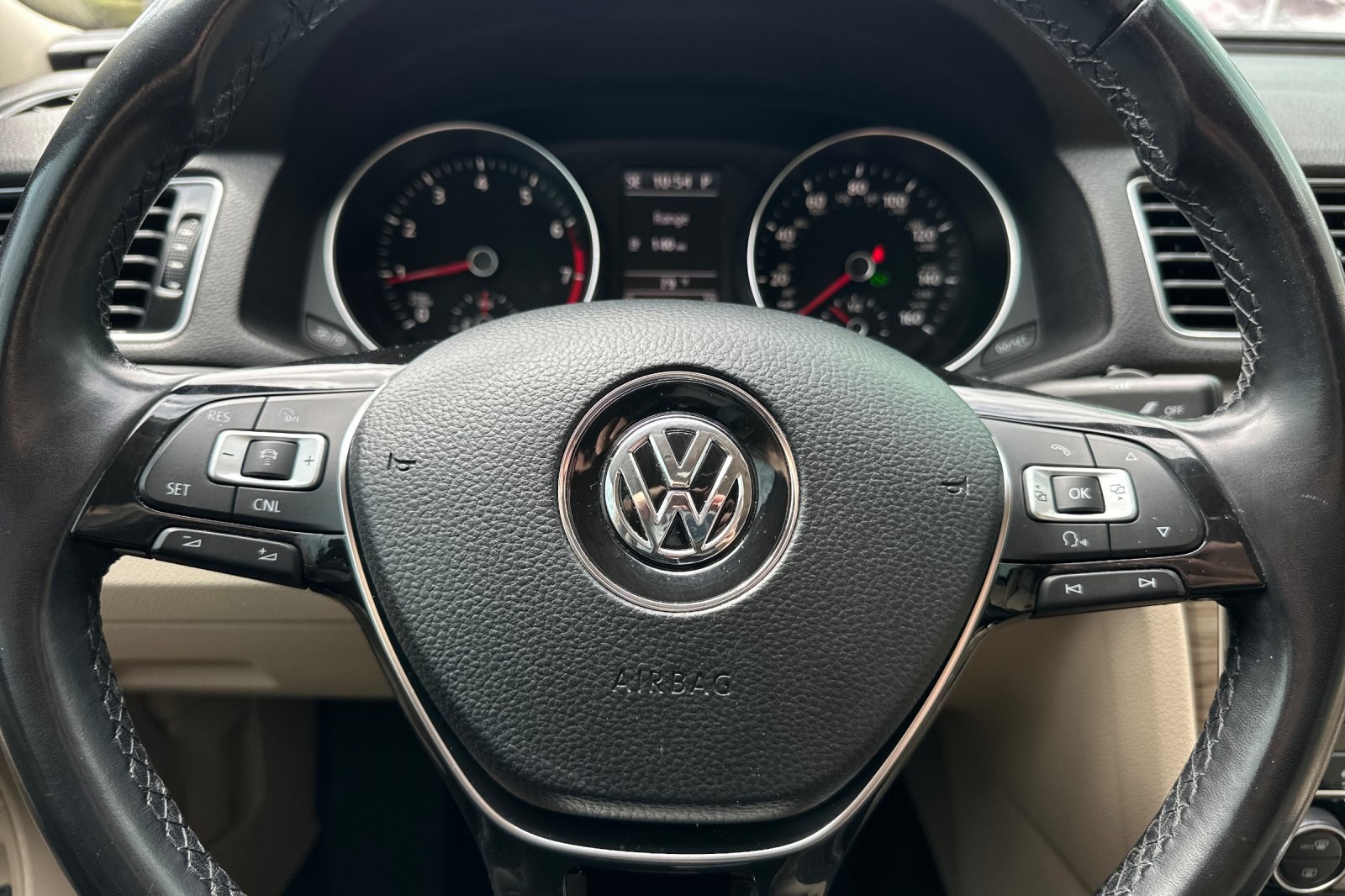 2018 Volkswagen Passat 2.0T SE photo 19