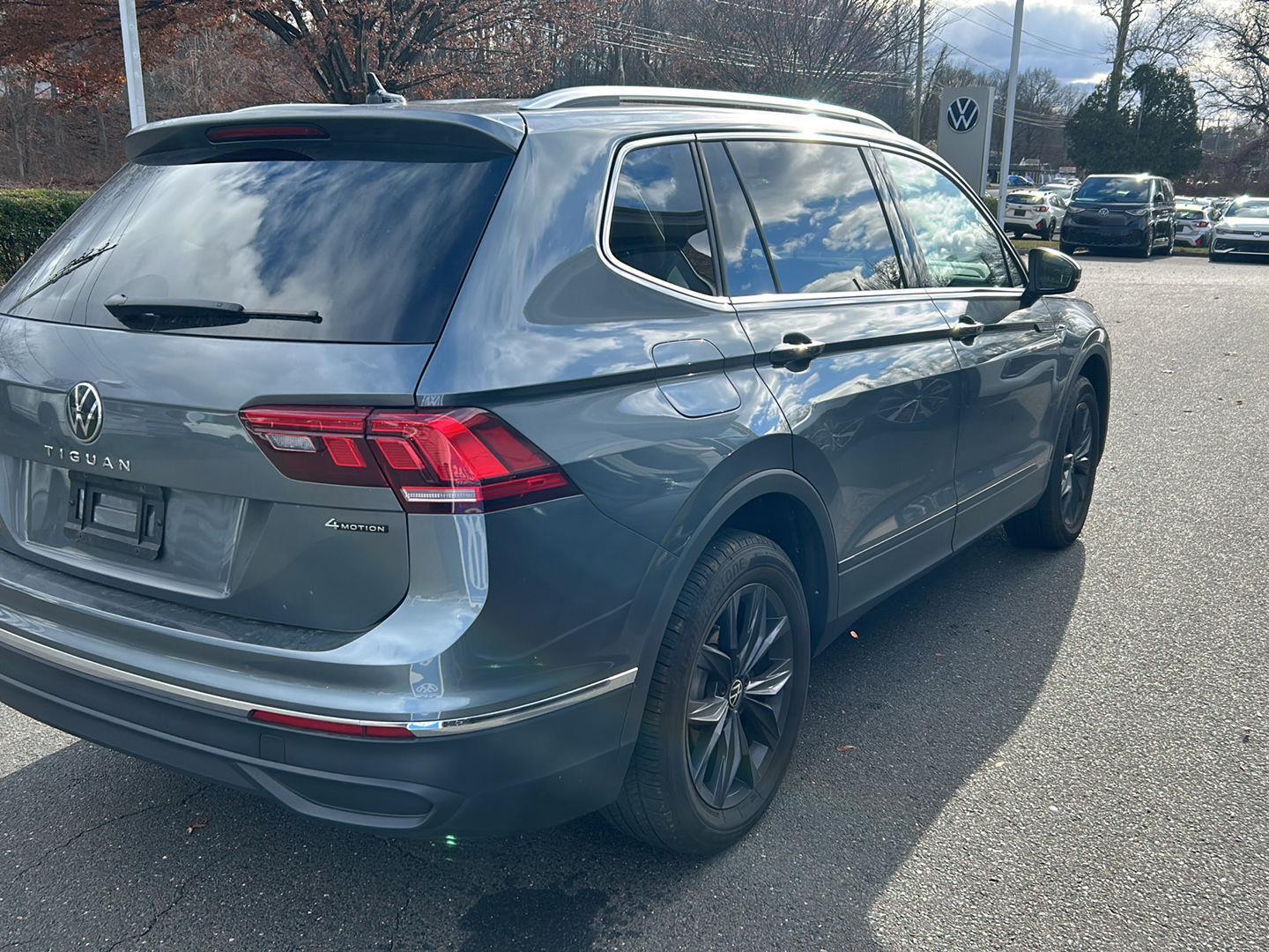 2024 Volkswagen Tiguan SE photo 3