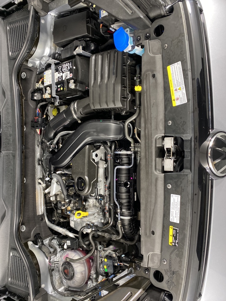 2025 Volkswagen Taos SE photo 3