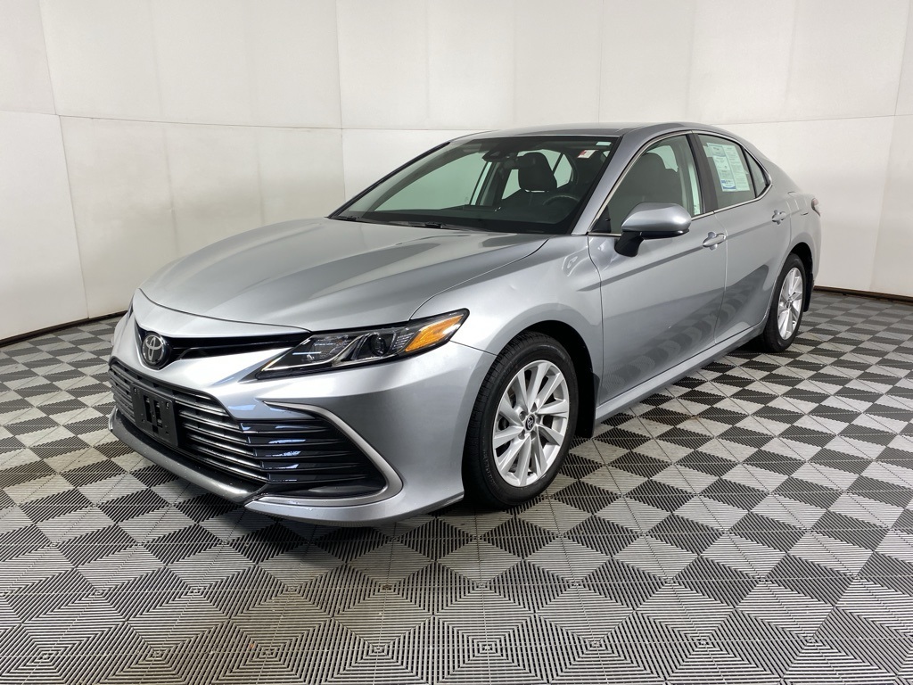 2022 Toyota Camry LE photo 21