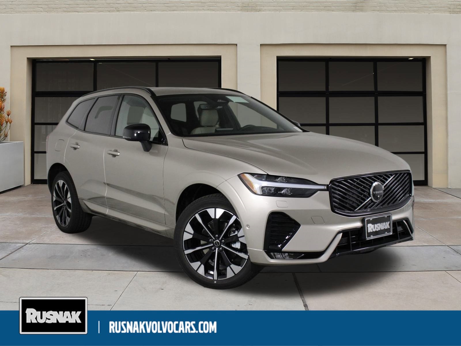 2026 Volvo XC60 Plus's photo