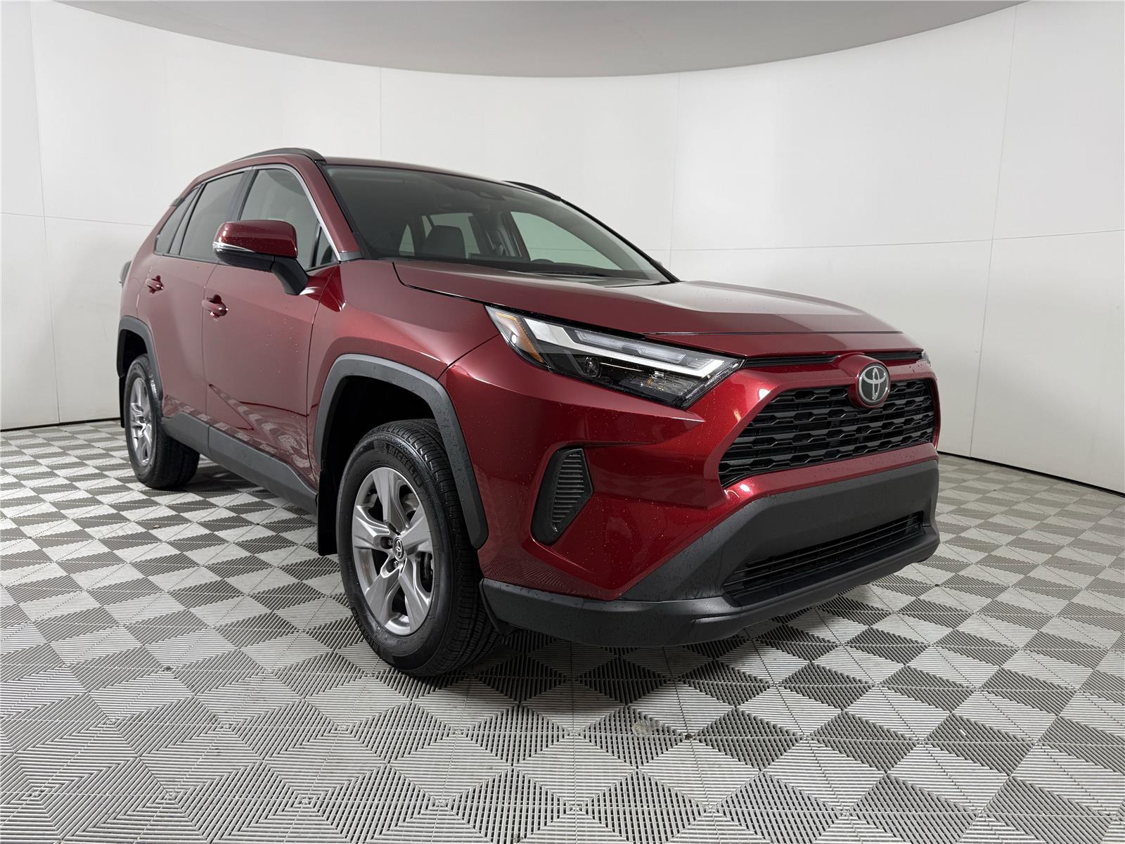 2025 Toyota RAV4 XLE's photo