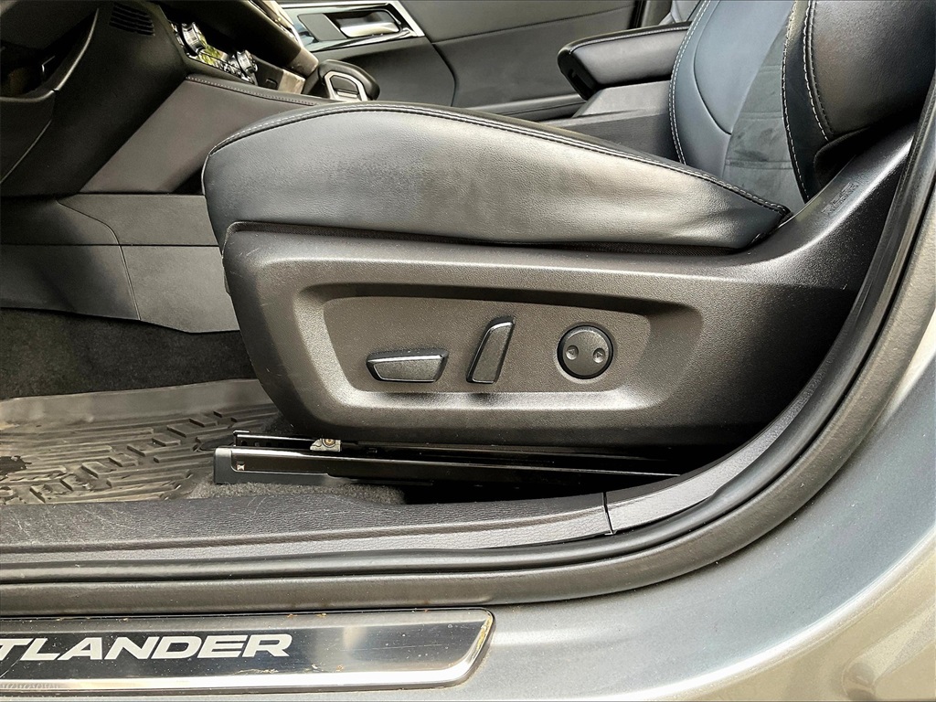 2024 Mitsubishi Outlander SE Ralliart photo 26