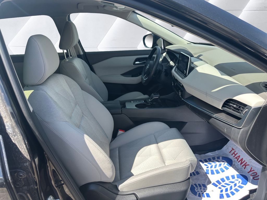 2024 Nissan Rogue SV photo 12