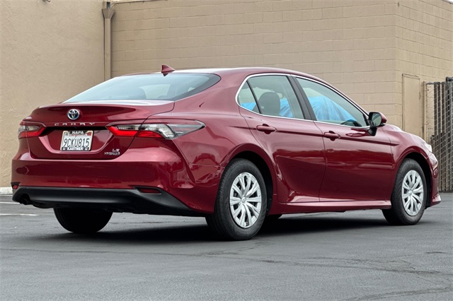 2022 Toyota Camry Hybrid LE photo 3