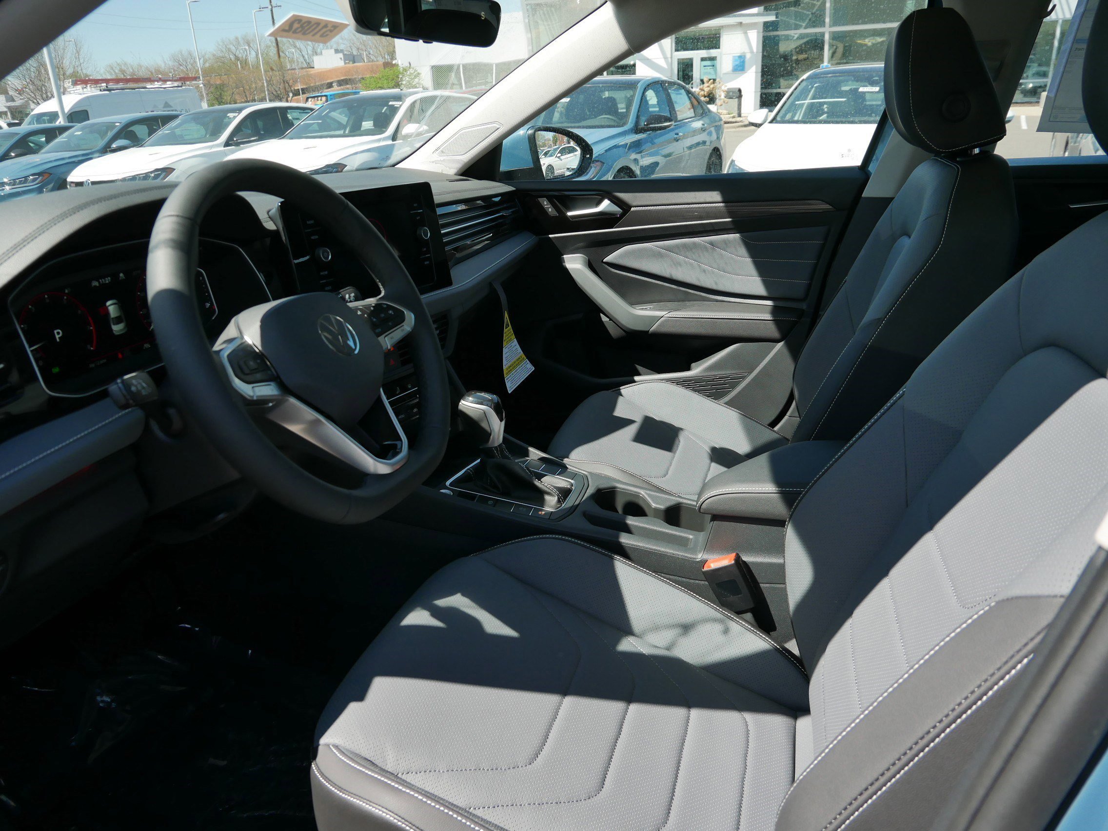 2025 Volkswagen Jetta SEL photo 4