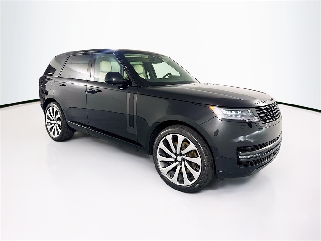 2025 Land Rover Range Rover SE photo 3