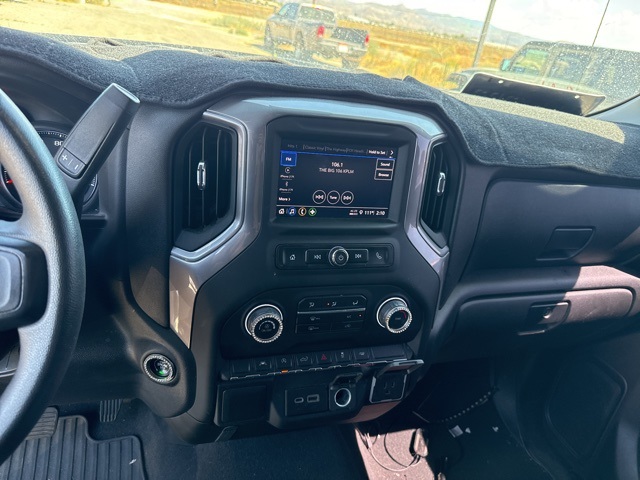 2022 Chevrolet Silverado 1500 Custom photo 16