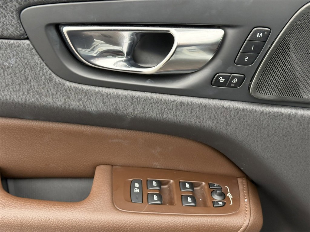 2020 VOLVO XC60 - Image 13