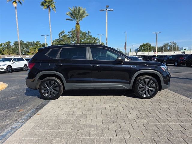 2022 Volkswagen Taos S photo 3