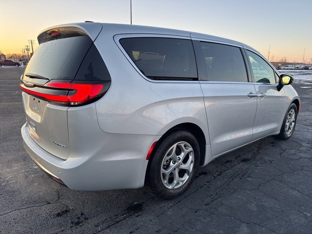 2024 Chrysler Pacifica Limited photo 4