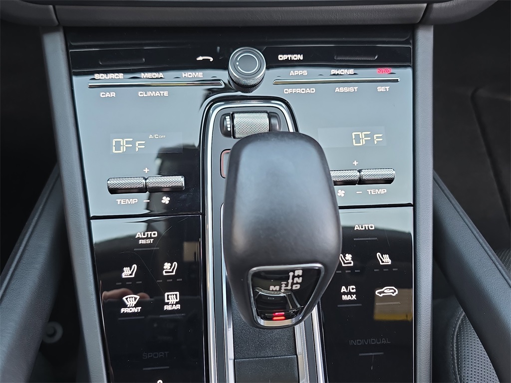 2022 Porsche Cayenne Coupe GTS photo 25