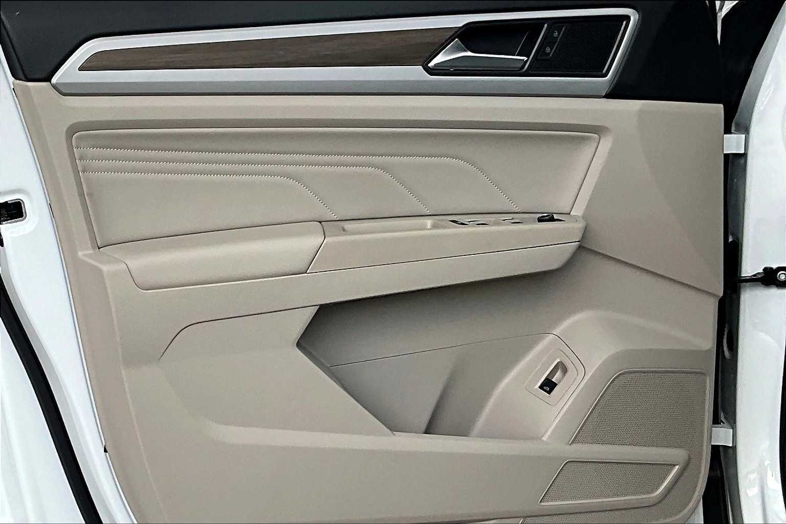 2021 Volkswagen Atlas SEL photo 20