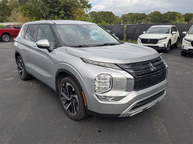 2023 Mitsubishi Outlander SE photo 4