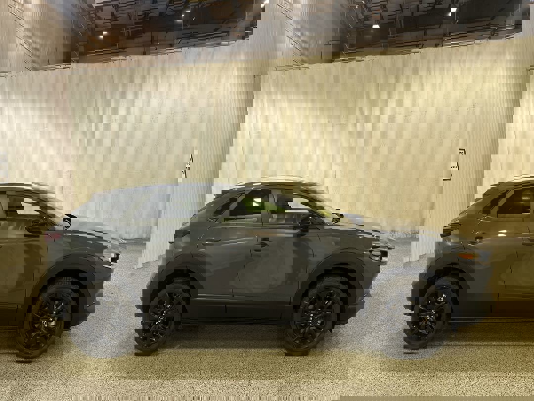2026 Mazda CX-30 2.5 S Carbon photo 4