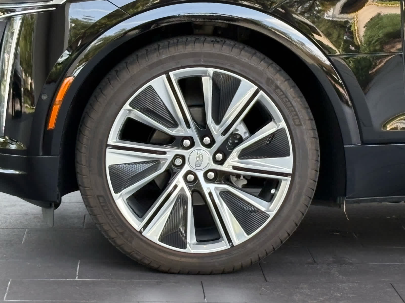 2024 Cadillac Lyriq Luxury photo 7