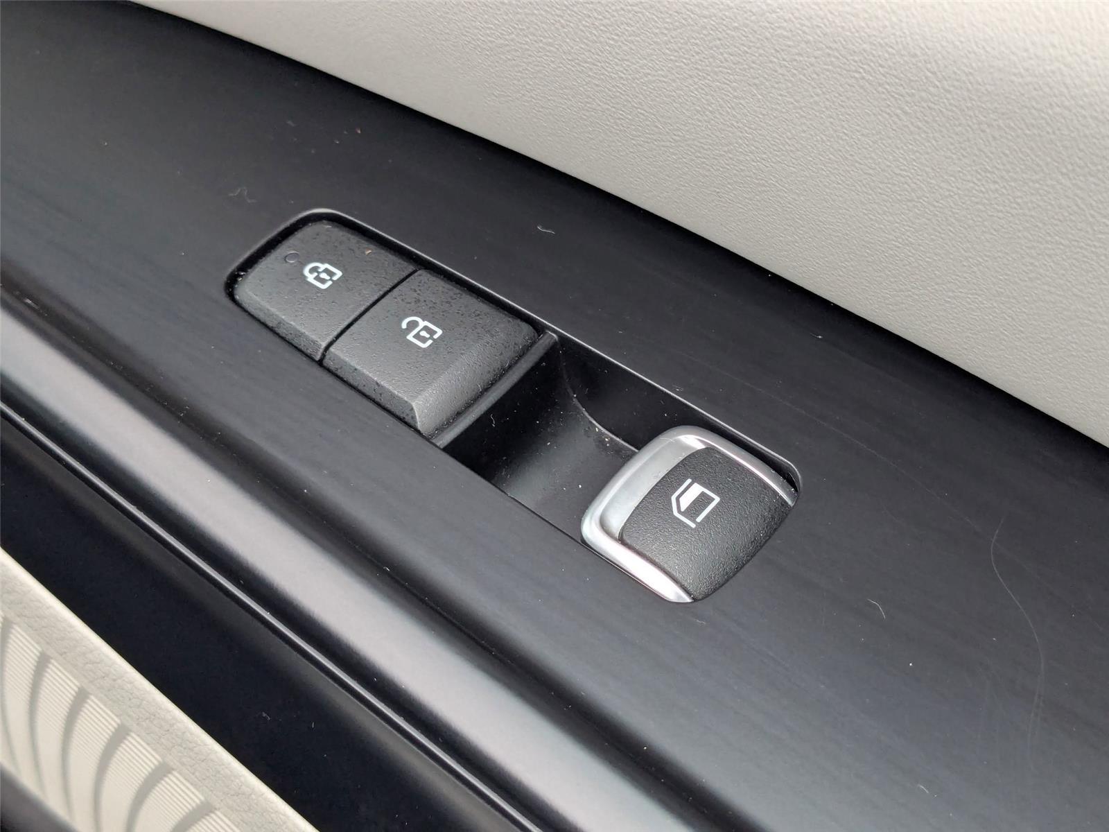 2022 Kia Carnival LX photo 33