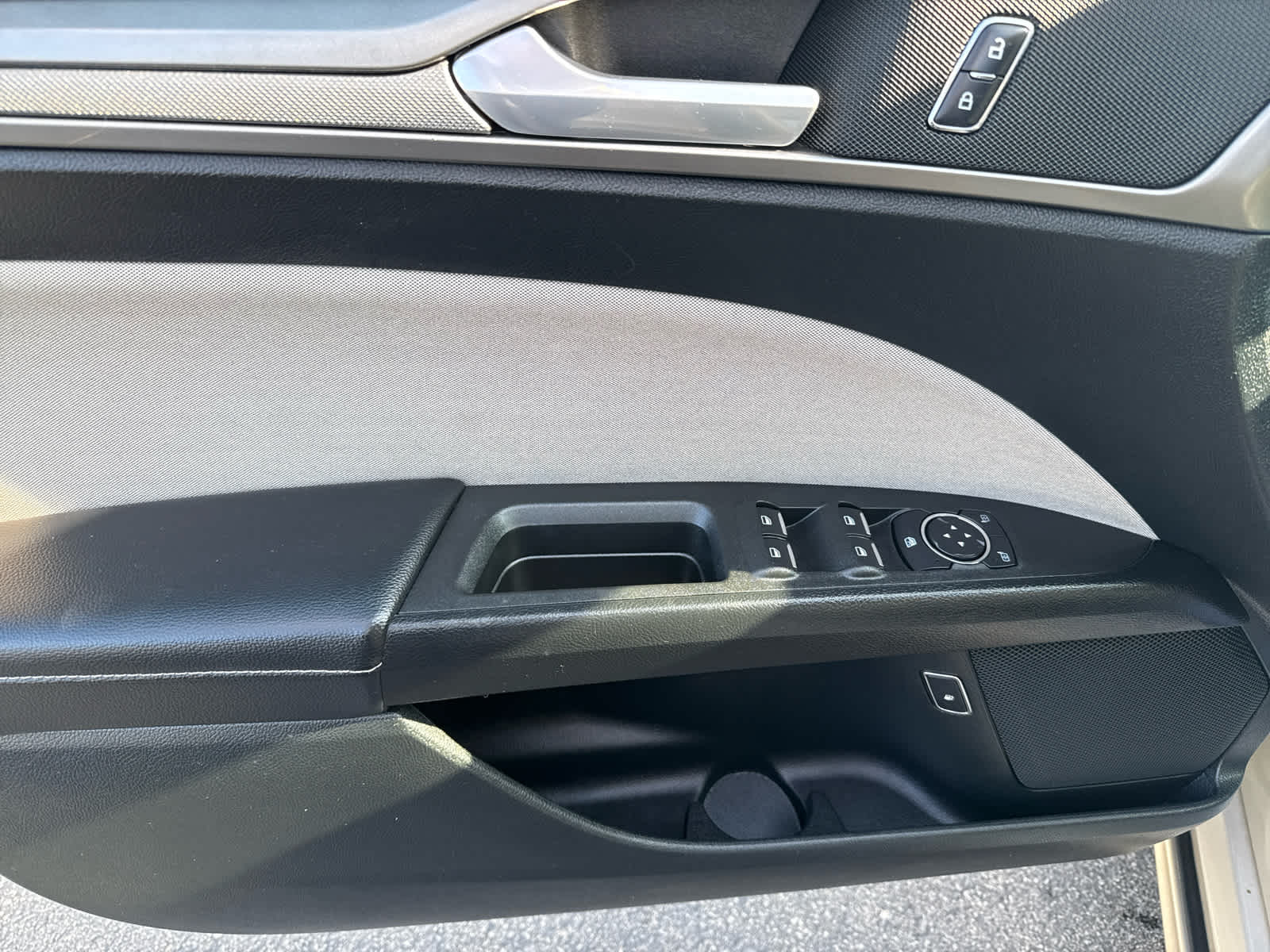 2017 Ford Fusion Hybrid S photo 8