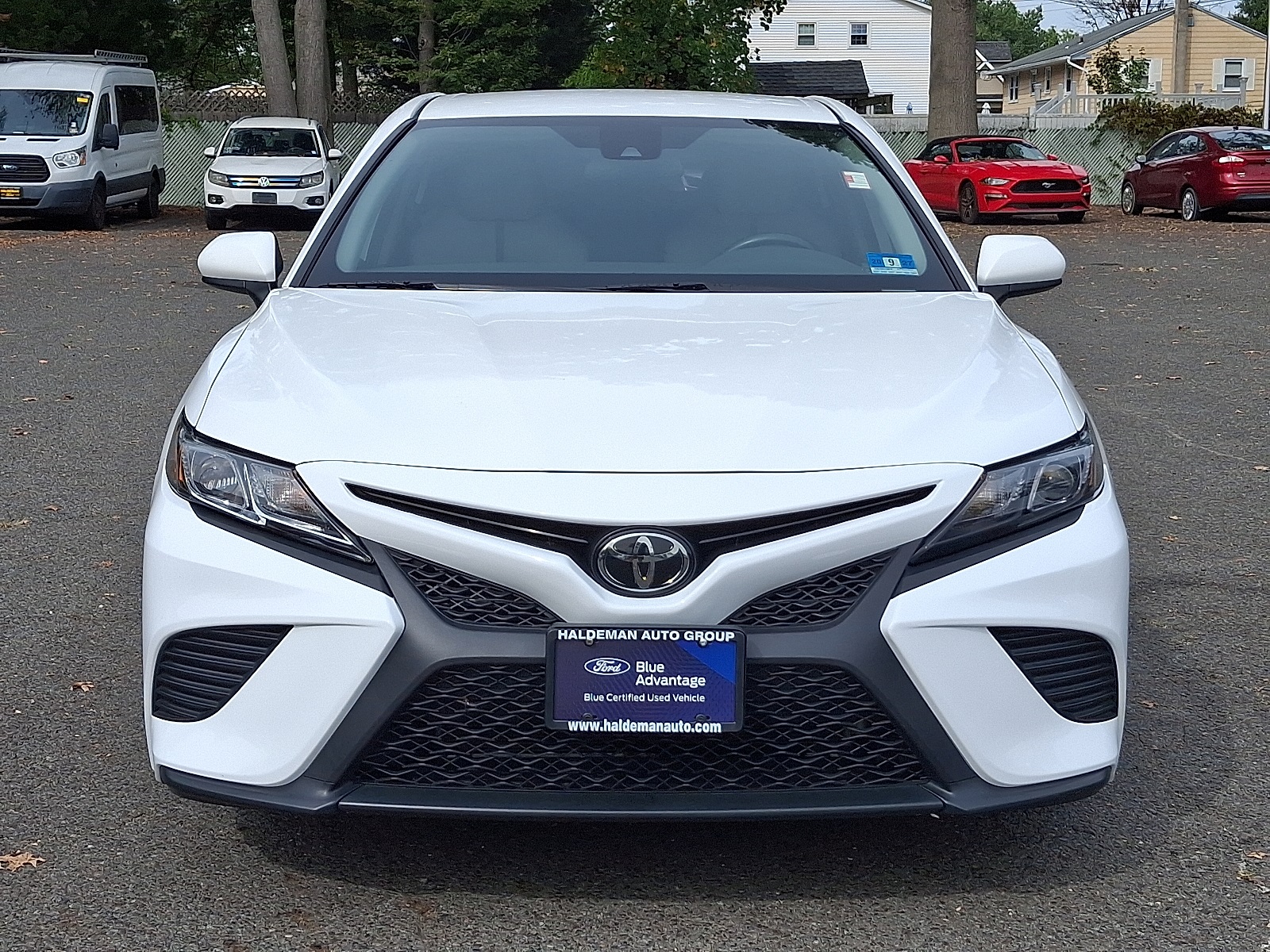 2020 Toyota Camry SE photo 2
