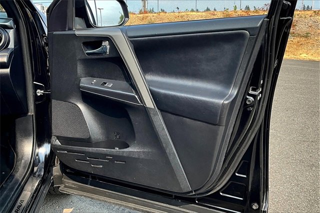 2016 Toyota RAV4 SE photo 19